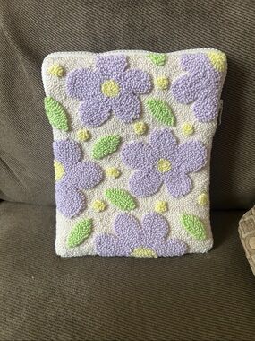 Kindle/Tablet Cover/Sleeve. 7” Handhooked Floral Zip Pouch in Lavender & Cream